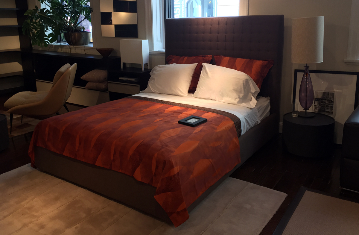 Bed 03331 Floor Model